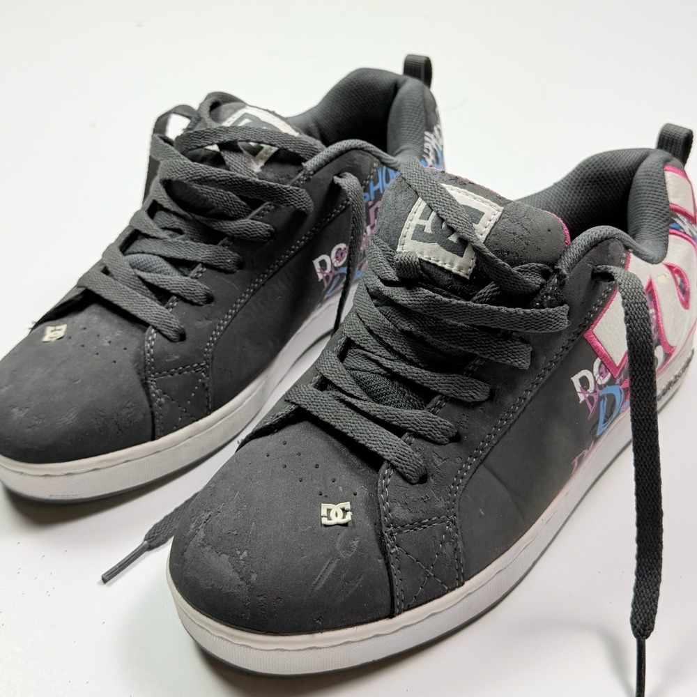 DC Shoes Court Graffik Grey Pink Blue Graffiti Skate Sneakers Womens 8.5 W